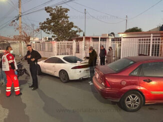 Repartidor motociclista es impactado por un conductor; va al hospital