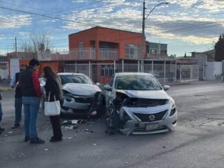 Chocan en cruce de la colonia Dale, daños cuantiosos