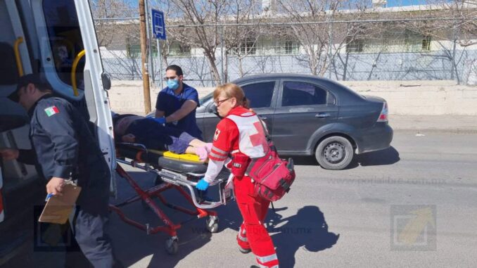 Mujer resulta con múltiples lesiones tras ser atropellada en cruce peatonal