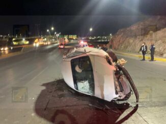Vuelca en la Carretera Aldama-Chihuahua: Conductor Atendido por Paramédicos