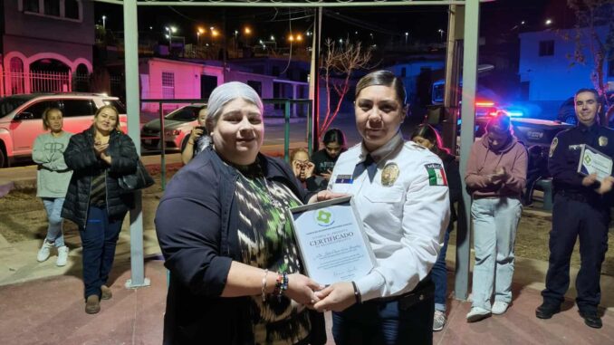 Reconocen vecinos de colonia Oscar Flores trabajo de policías del Distrito Diana