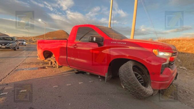 Conductor a exceso de velocidad choca en el Circuito Universitario