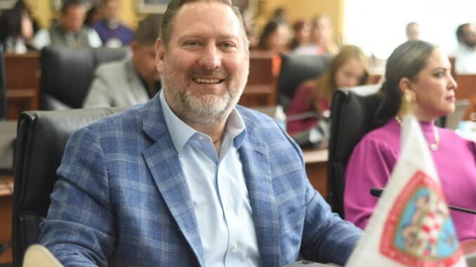 Impulsa Carlos Olson ley de apoyo a madres jefas de familia en Chihuahua