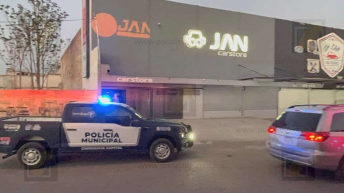 Detienen a un hombre que intentó robar una patrulla de la policía vial