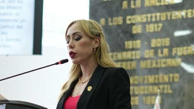Brenda Ríos presenta iniciativa para reconocer el heroísmo de los bomberos de Chihuahua