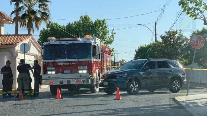 Unidad de bomberos sufre percance en trayecto a un incendio en Los Arquitos