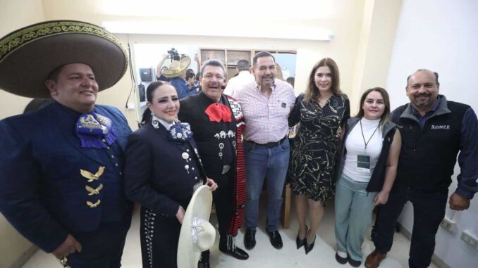 Asiste alcalde al espectáculo “Así fue mi padre”