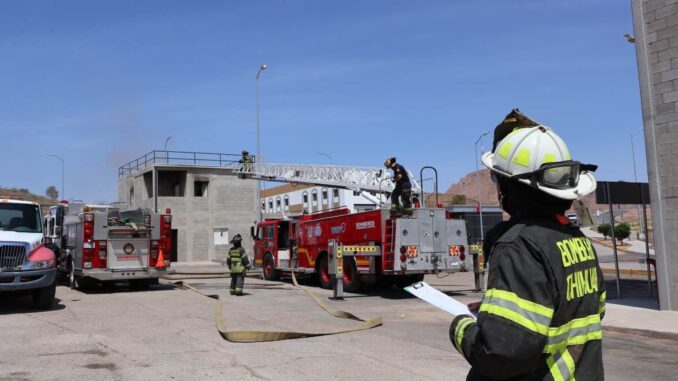 Realizaron bomberos mega simulacro en nuevas instalaciones del ISSCUU