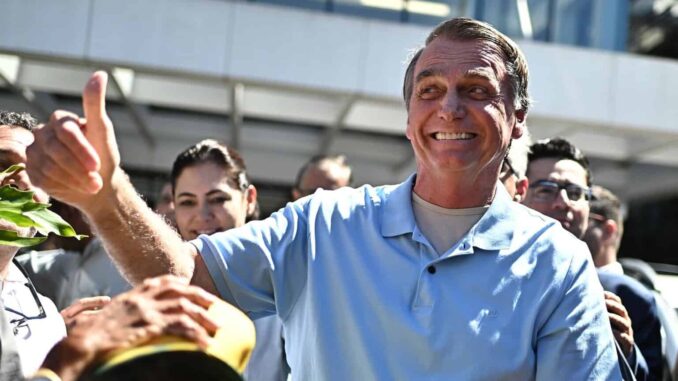 Bolsonaro sale del hospital tras semanas ingresado por una cirugía intestinal