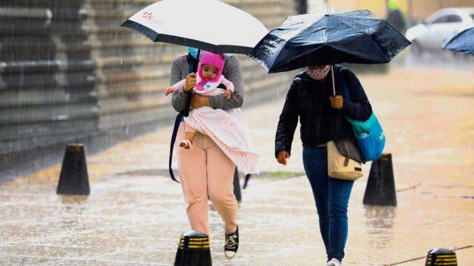 Prevén lluvias y granizo este sábado en CDMX; continuará la onda de calor