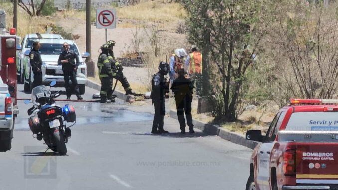 Cierran la Vía Sicilia por fuga de gas natural e incendio de maleza 
