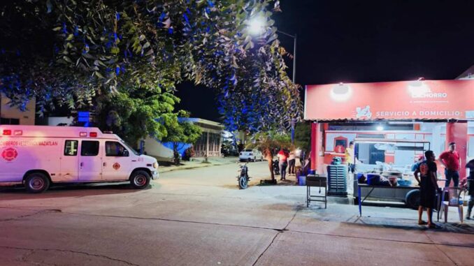 Matan a dos policías en Mazatlán mientras cenaban en taquería