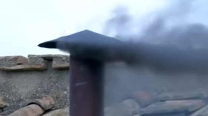 Fumata negra en el inicio del segundo día del cónclave