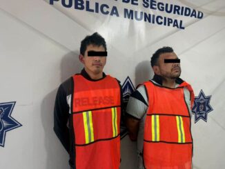 Detienen a dos hombres remodelando motocicleta robada