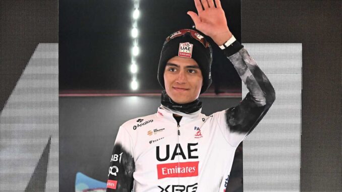 El mexicano Del Toro refuerza su liderato, en una etapa que ganó Asgreen