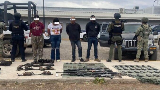 Caen dos hombres y 2 mujeres tras tiroteo en Madera; aseguran un bebé, arsenal y vehículo